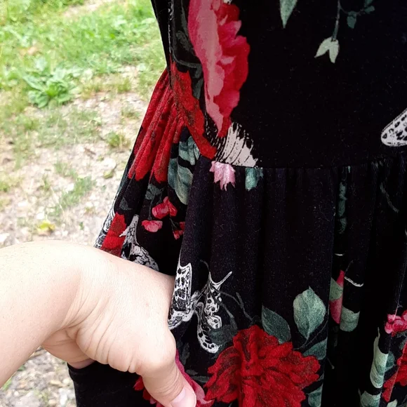 Torrid soft knit black floral skull 💀 print maxi dress size 1 in torrid - Picture 4 of 9